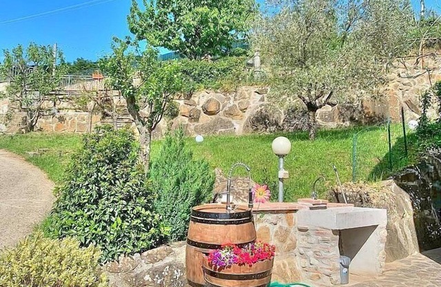 Casa Binetta B: A characteristic and welcoming two-story independent house situated in the heart of the Tuscan countryside.