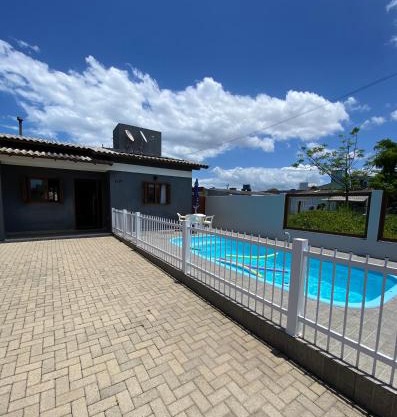 Casa com piscina capão da canoa