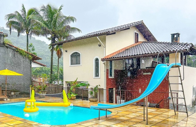 Casa com piscina e churrasqueira em Guapimirim/RJ