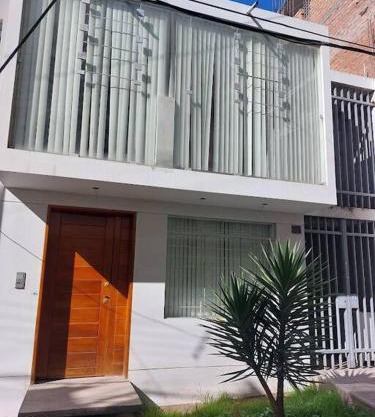 Casa completa, 5 dormitorios y jardín