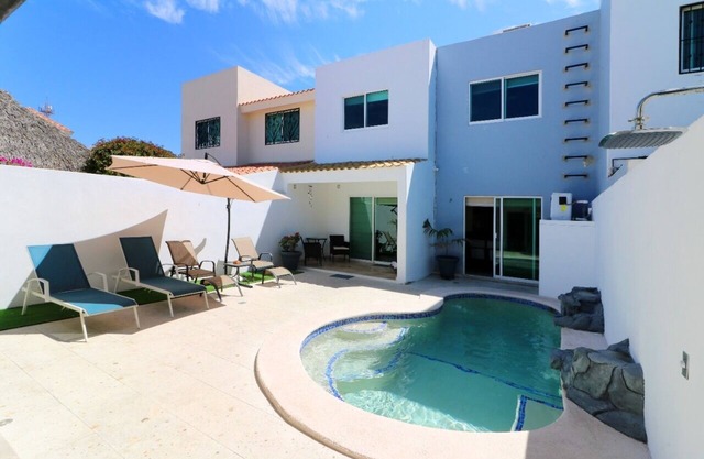 Casa con alberca privada a unos pasos del mar