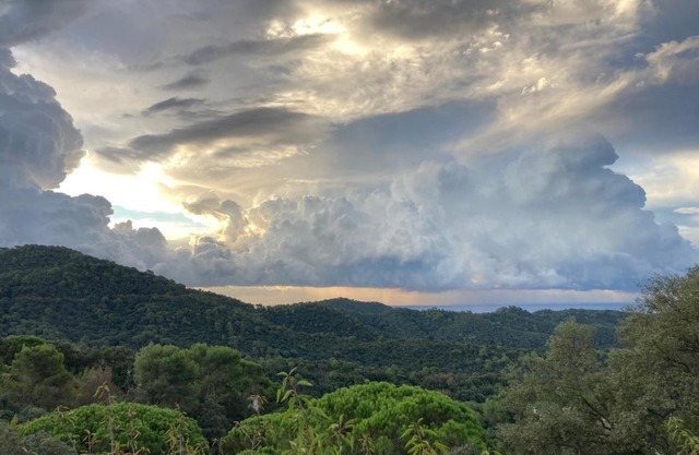 Casa con vista y jardín, a 20' de la playa