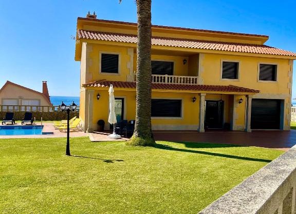 Casa Con Piscina Junto Al Mar