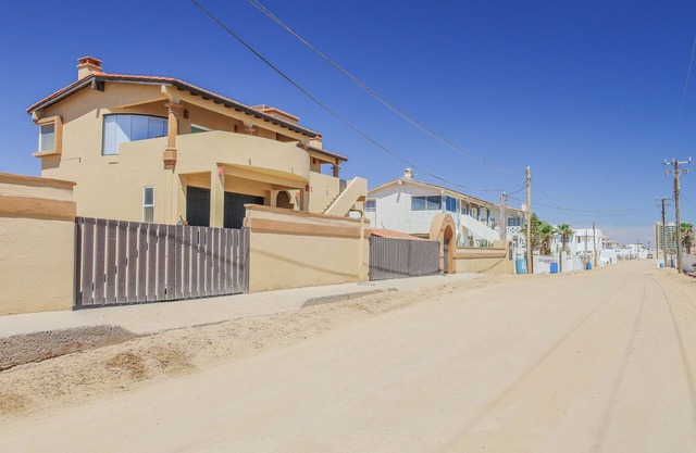 Casa de las Vistas: Soak in the sunset from this cozy beachview paradise