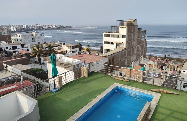 Casa de playa Huanchaco Trujillo con Piscina frente al Mar