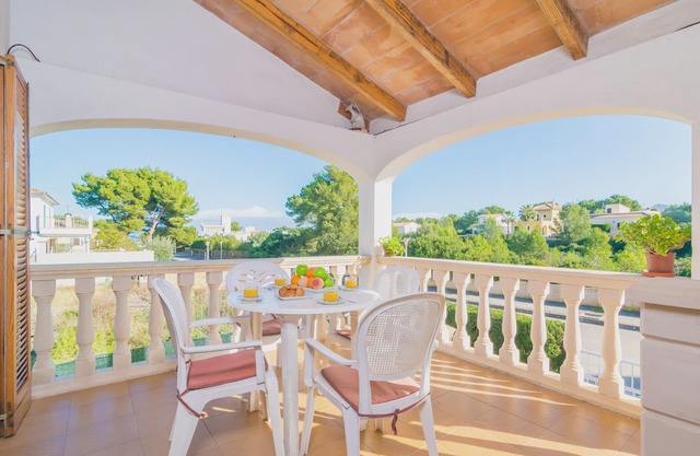 Casa De Vacances - Three Bedroom Villa, Sleeps 5