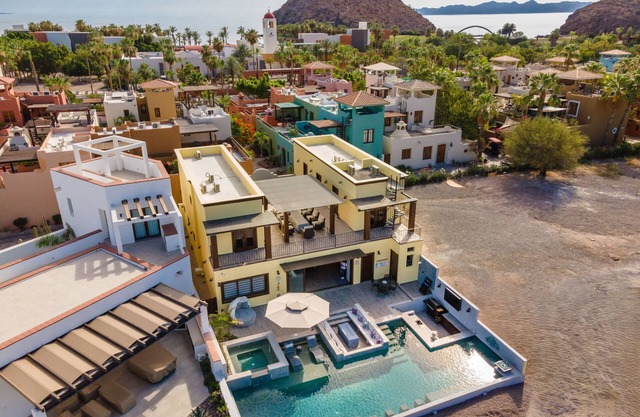 Casa Feliz, Villa w/private Resort Pool and Luxury Accommodations, Car and Boat