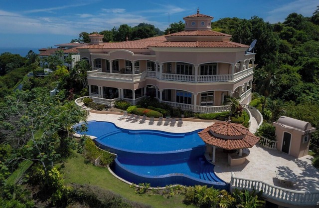 Casa Garmus 10 bdrs ocean views in Los Suenos