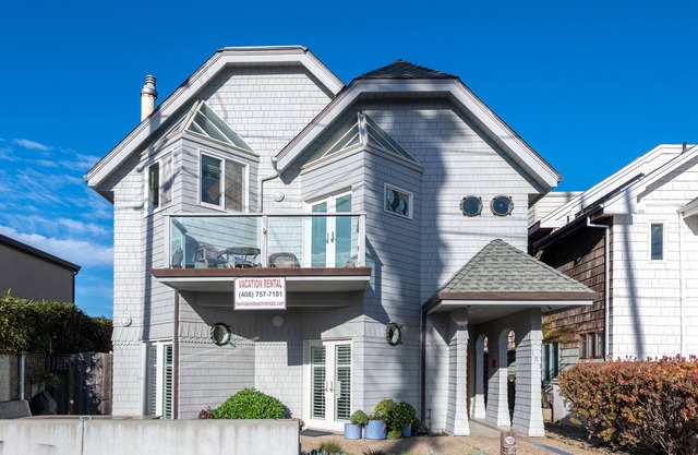 Casa Grande overlooking Twin Lakes Beach