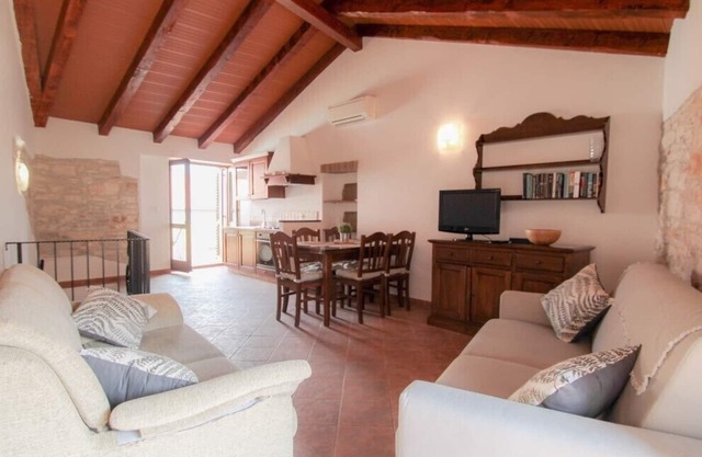 Casa Ijana - Two Bedroom Chalet, Sleeps 4