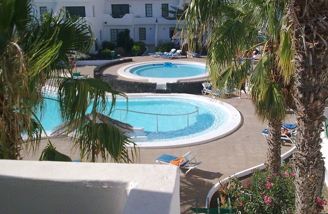Casa Kazz, lovely 1 bed central PDC apartment with sea & pool views