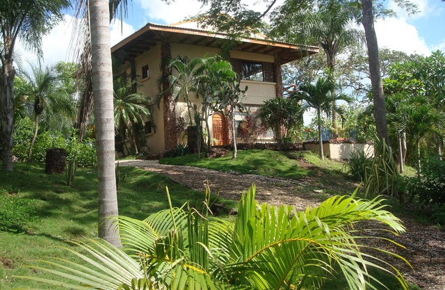 CASA LINDA VISTA/WALK To BEACH & SURFING/PEACEFUL & PRIVATE/SLEEPS 2 to 8