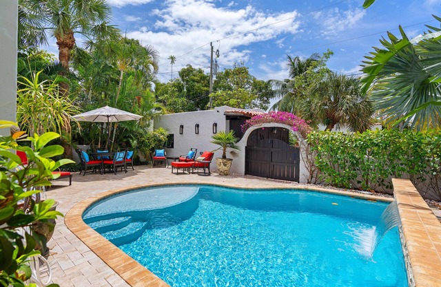 Casa Michaeline - Escape to a Glamorous Spanish Pool Oasis