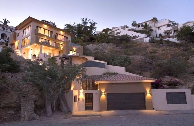 Casa Miguel-Brand New Luxury Villa Overlooking the Cabo Marina .