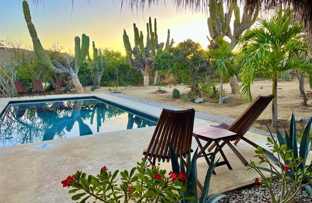 Casa Moonshine, 3 casitas w/private pool and A.C. short walk to the beach!