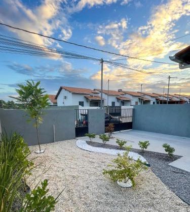 Casa na Av Principal, 1 quarto, Mesa de escritório e Garagem