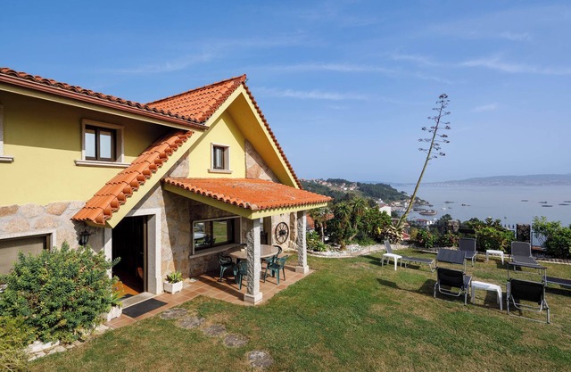 "Casa Nueva de Bueu" with Mountain View, Wi-Fi, Garden & Terrace