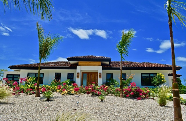Casa Palmeras-New Luxury 4BR in Hacienda Pinilla with BC access