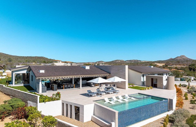 Casa Paz ~ Upscale Designer Retreat ~ Pool ~ Hot Tub ~ Ocean Views