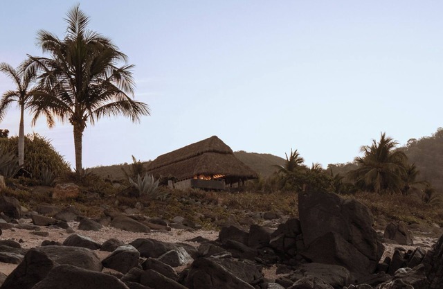 Casa Pomona - award-winning oceanfront villa with 6 bedrooms in Troncones