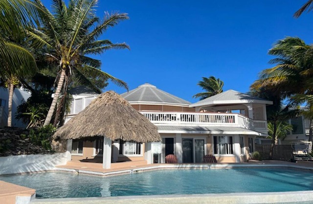 CASA REDONDA OCEAN FRONT - 8 BEDRM/5 BATH - UP TO 16 GUESTS