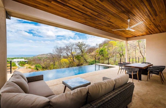 Casa Serena - Ocean View 3 BR House