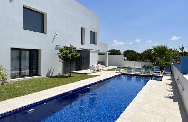 Casa Serendipia - Comfortable, luxury villa with pool and sea views close to beach and center