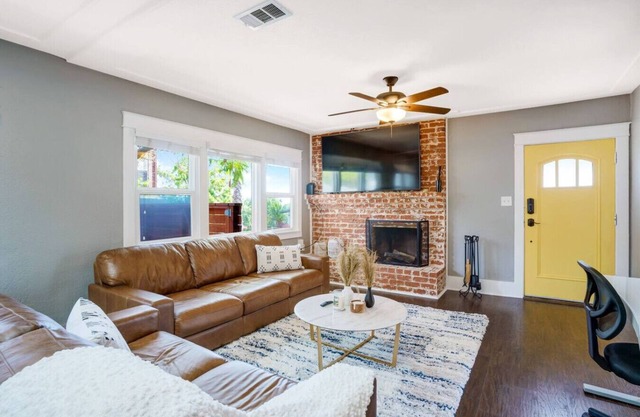 Casa Urbana -3BR- Modern Retreat