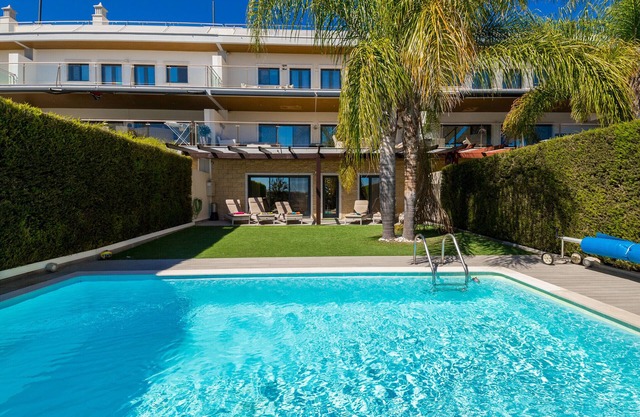 Casa Vista Lago | professionally cleaned | 4-bedroom townhouse | within walking distance of Lagos centre