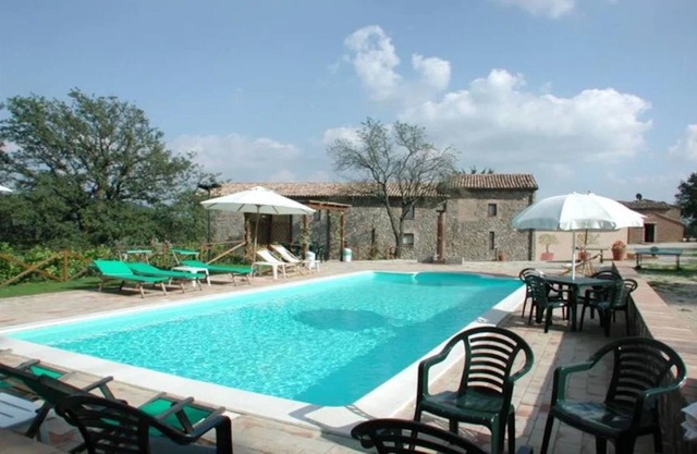 Casale Montemoro With Pool, Allerona, Italy