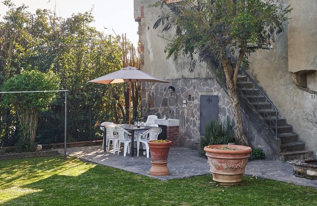 CASASTAGI portion of farmhouse in the green of Tuscany