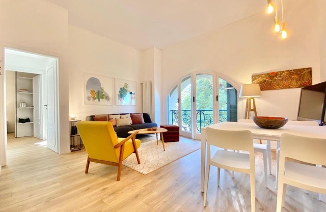 CasaViva-Stylish Trilo with AC-shared pool-parking