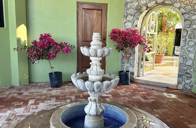 Casita verde with private rooftop pool overlooking ocean 50’ away. 360’ view.