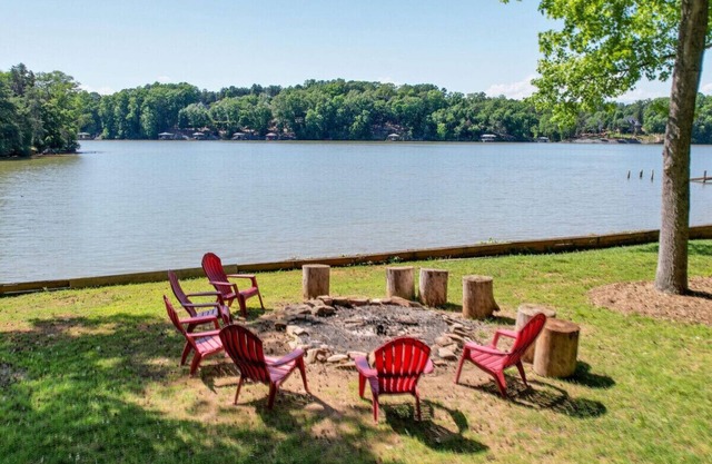 Castaway Cove—5 Bed Lakeside Retreat—Boat Rental!