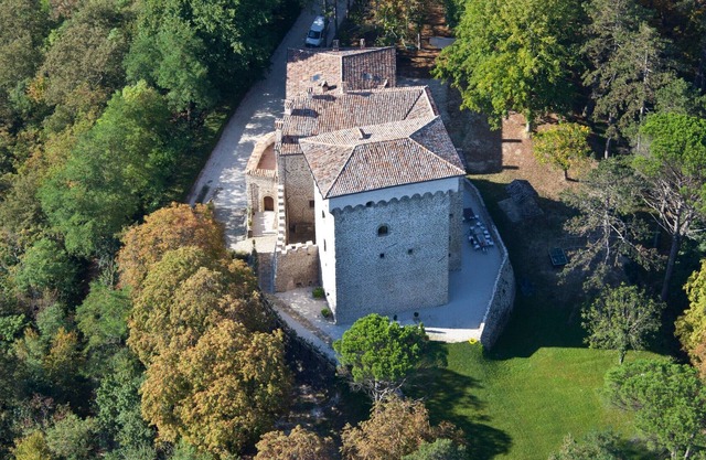 Castello degli Arcieri, in the green heart of Italy
