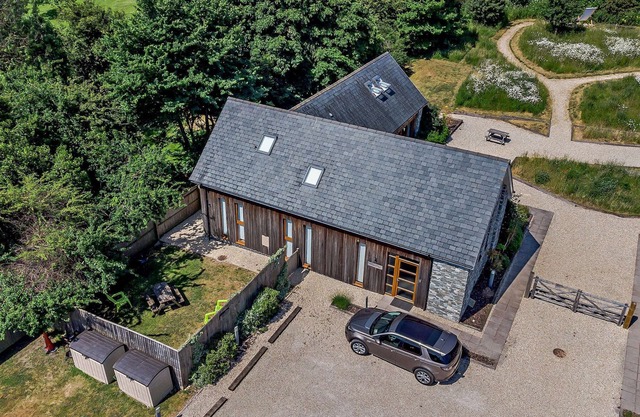CASTERBRIDGE, pet friendly, luxury holiday cottage in Upwey