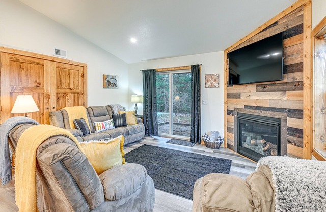 Castle Rock Lake Cabin: Water & Trail Access!