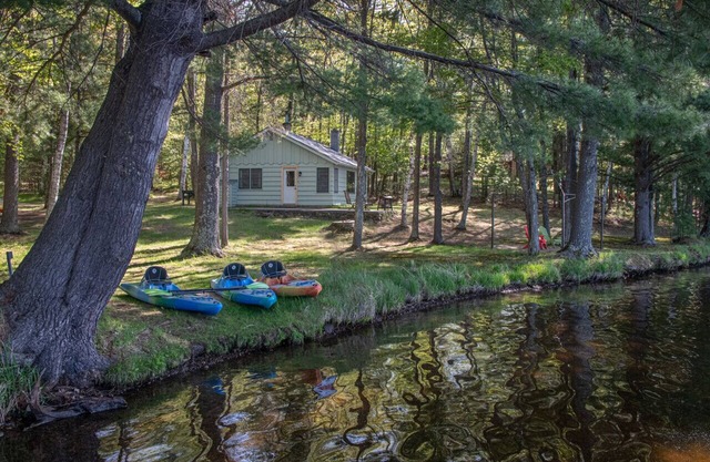 Catfish Lakeside Cottage
