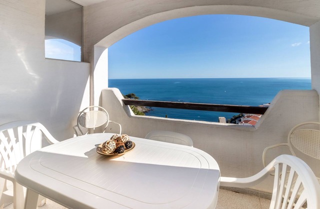 Cau del Llop 76 - Apartment with communal pool