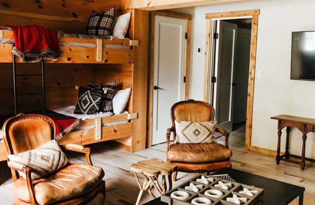 Cavalier Farmhouse - Minutes from Mountain Creek - Ski and Snowboard