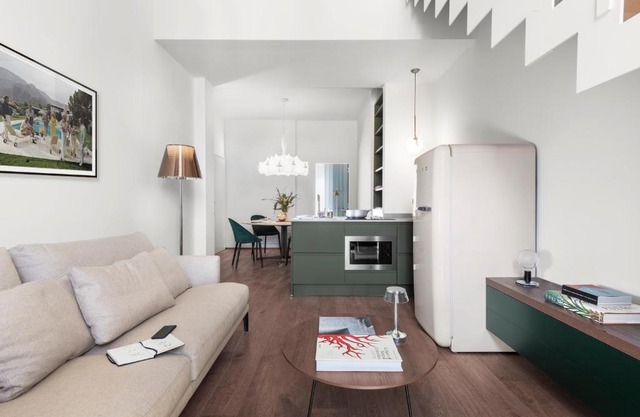 Cavour Deluxe by Mmega