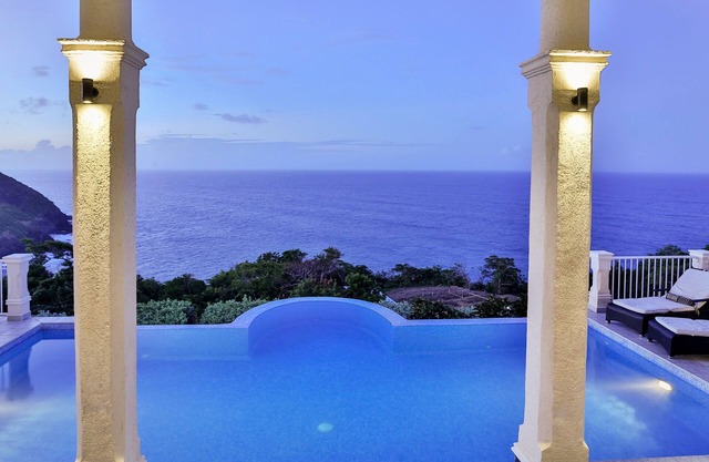 Cayman Villa - Contemporary 3 bedroom Villa with Stunning Ocean Views 3 Villa by RedAwning