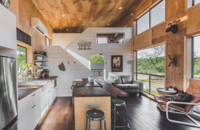 Cedar Hollow, Hill Country cabin w/ Loft & Light