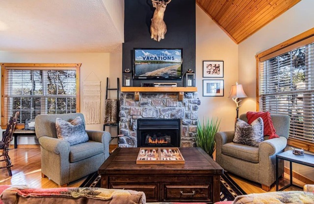 Cedar Ridge Cabin, Stonebridge Village