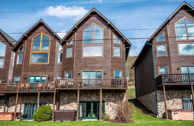 Cedar Shores Villa 14 | Walk to Restaurants