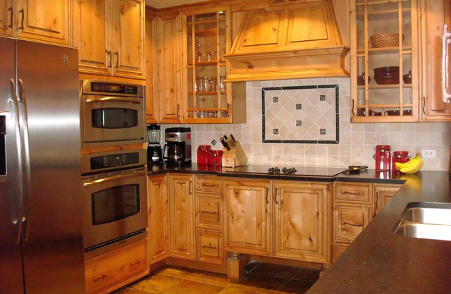 Cedars 21 Ski In Ski Out 3 bedroom, 2 1/2 bath, Hot Tub, Electric car charger