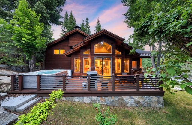 Cedars at Palisades by AvantStay | Hot Tub, Resort Access, and Mountain Views