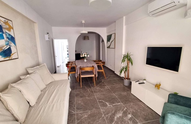 CENTER 2br | 250m walk from beach | parking :)