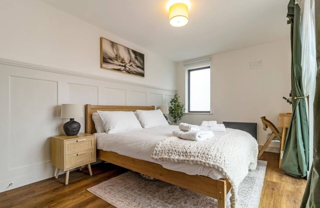 Central 1BD with Free Underground Parking