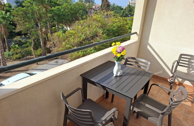 Central 2-Bed Apartment in Estepona Port